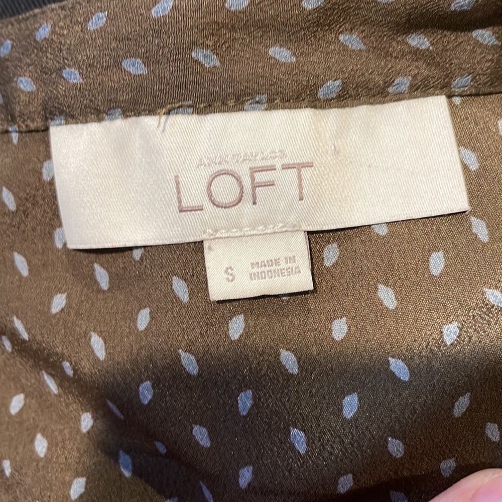 EUC Ann Taylor Loft blouse. Size Small - Picture 6 of 7